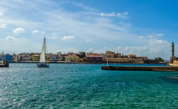 Navegando Lejos Del Puerto Chania Creta Día Soleado Brillante —  Fotos de Stock