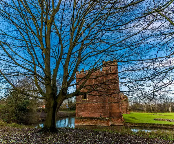 Pohled Skrz Holý Strom Zříceninu Hradu Kirby Muxloe Velká Británie — Stock fotografie