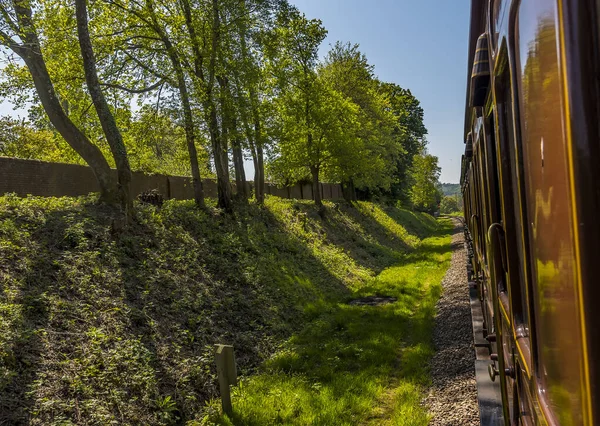 Una Vista Largo Los Vagones Del Ferrocarril Bluebell Hacia Sussex — Foto de Stock