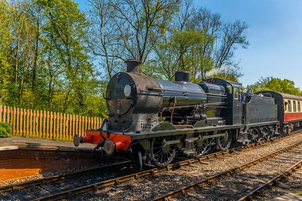 Tren Vapor Acercándose Una Estación Una Línea Ferrocarril Sussex Reino — Foto de Stock