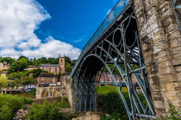 Staden Ironbridge Shropshire Storbritannien Och Den Antika Bron Över Floden — Stockfoto