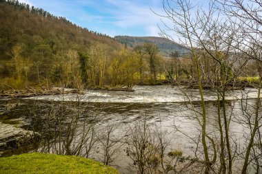 Kış mevsiminde Galler, Llangollen yakınlarında At Nalı Şelalesi 'nden bir manzara.