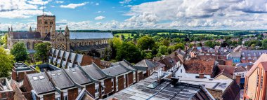 Yazın İngiltere, St Albans 'ın çatısında bir manzara