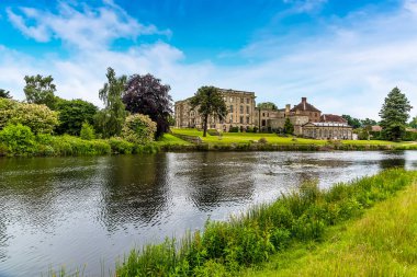 Yazın İngiltere 'nin Stoneleigh kentindeki Avon Nehri kıyısında bir Panorama manzarası