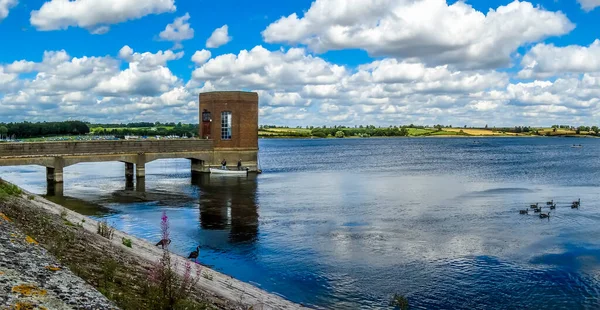 Uma Vista Sobre Pitsford Reservoir Reino Unido Tarde Dia Verão — Fotografia de Stock