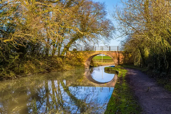 Reflexiones Puente Foxton Sobre Canal Gran Unión Reino Unido Día — Foto de Stock