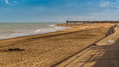 İngiltere 'nin Skegness plajı boyunca bir sonbahar öğleden sonrası manzarası