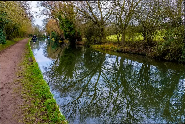 Reflexiones Árboles Gran Canal Unión Cerca Foxton Locks Reino Unido — Foto de Stock