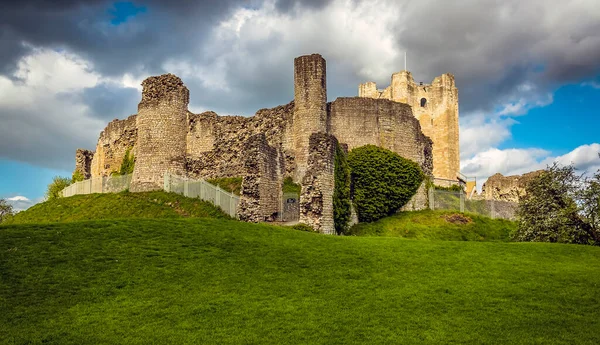 Över Ruinerna Slottet Conisbrough Storbritannien Våren — Stockfoto