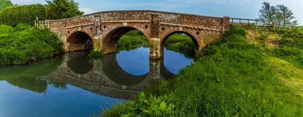 Widok Panoramy Wzdłuż Brzegów Rzeki Rother Kierunku Starego Mostu Bodiam — Zdjęcie stockowe