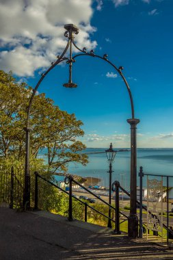 İngiltere, Southend-on-Sea 'deki deniz kenarına uzanan basamaklardan bir görüntü.