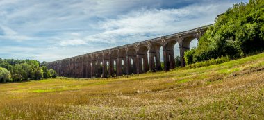 İngiltere 'nin Sussex kentindeki Ouse Valley viyadük boyunca bir panorama manzarası