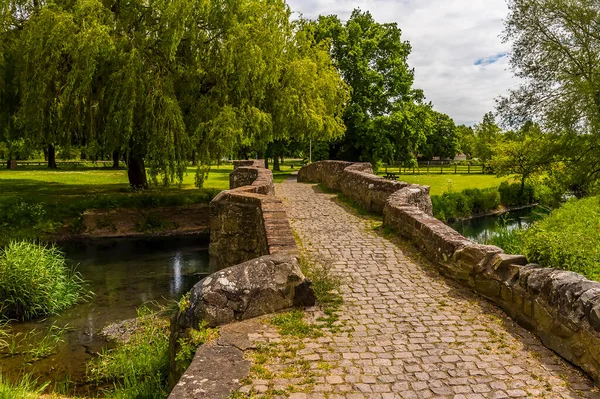 Pohled Vrcholek Starého Mostu Packhorse Okraji Anstey Leicestershire Létě — Stock fotografie