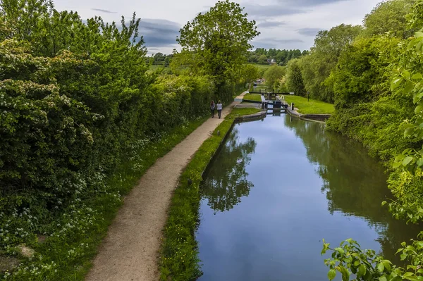 Pohled Oxfordský Průplav Směrem Uzamykatelné Bráně Vesnici Napton Warwickshire Létě — Stock fotografie