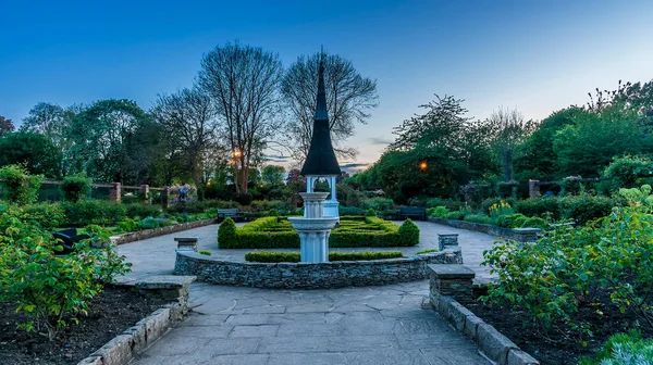 View Rose Garden Market Harborough Late Spring Evening Light Fading — Stock Photo, Image