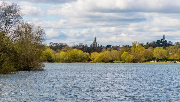 Utsikt Över Sjö Mot Thrapston Northamptonshire Våren — Stockfoto