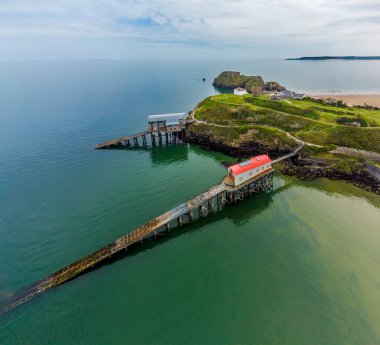 İlkbaharda Tenby, Güney Galler 'deki Castle Hill üzerinde bir hava manzarası.