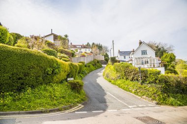 Güneşli bir günde St. Brides Lane, Saundersfoot, Güney Galler manzarası