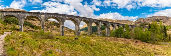 Uma Vista Panorâmica Caminho Através Viaduto Glenfinnan Escócia Dia Verão — Fotografia de Stock