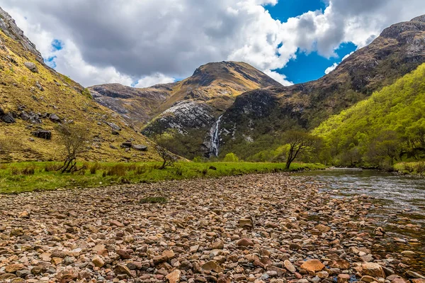 Vue Depuis Les Rives Rivière Nevis Vers Cascade Steall Glen — Photo