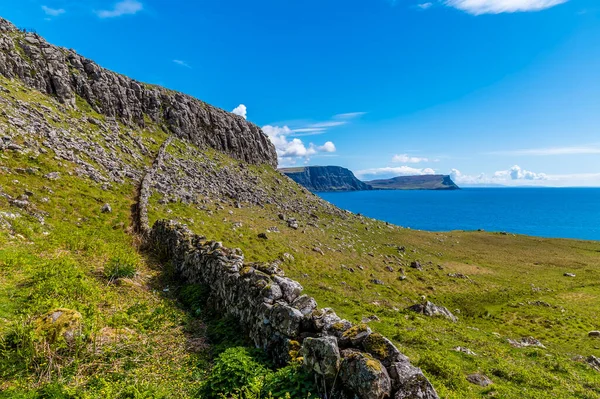 Літній День Острові Скай Шотландія Сухій Кам Яній Стіні Нест — стокове фото