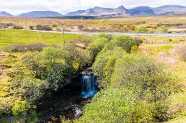 İskoçya 'nın Skye Adası' ndaki Lealt Şelalesi manzarası