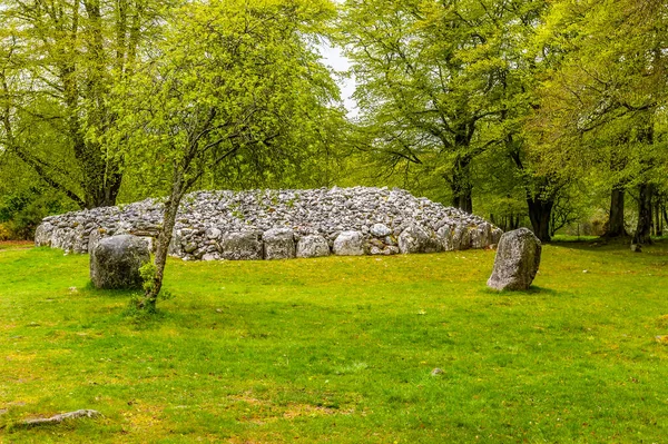 Una Vista Hacia Una Antigua Tumba Funeraria Clava Cairns Las —  Fotos de Stock