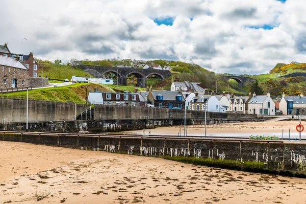 View Sea Wall Town Cullen Scotland Summers Day — 图库照片
