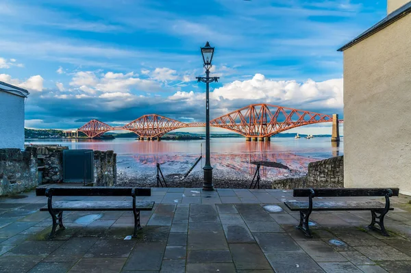 Queensferry Oturup Skoçya Nın Forth Şehrinde Yaz Günlerinde Güneşin Batışını — Stok fotoğraf