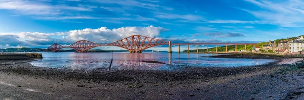 Uma Vista Praia Queensferry Através Firth Forth Escócia Dia Verão — Fotografia de Stock