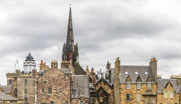 Uma Vista Castelo Sobre Telhados Edimburgo Escócia Dia Verão — Fotografia de Stock