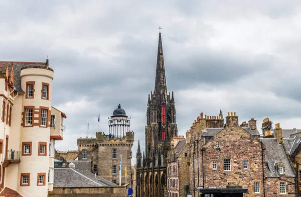 Uma Vista Castelo Direção Milha Real Edimburgo Escócia Dia Verão — Fotografia de Stock