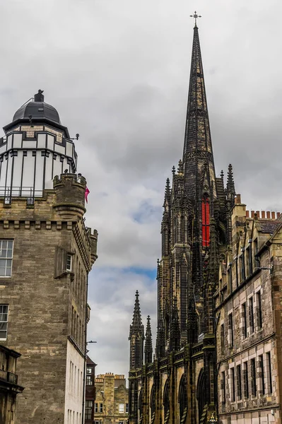 Uma Vista Para Baixo Lado Igreja Tolbooth Edimburgo Escócia Dia — Fotografia de Stock