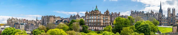 Vista Panorâmica Dos Princes Street Gardens Para Edifícios Royal Mile — Fotografia de Stock