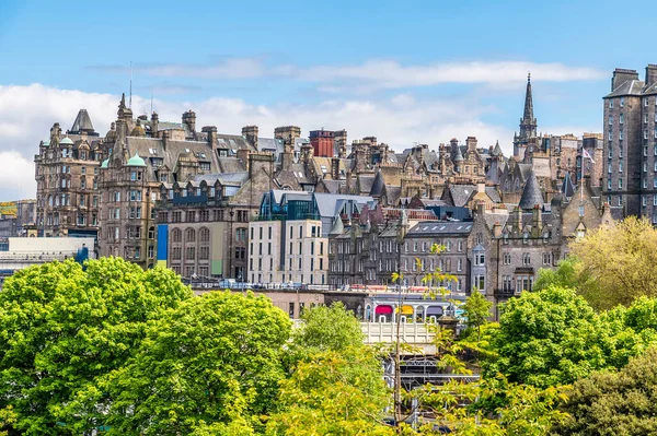 Uma Vista Princes Street Gardens Para Edifícios Parte Inferior Royal — Fotografia de Stock