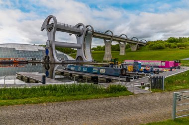 Bir yaz günü İskoçya 'da Falkirk Tekerleği' nin manzarası