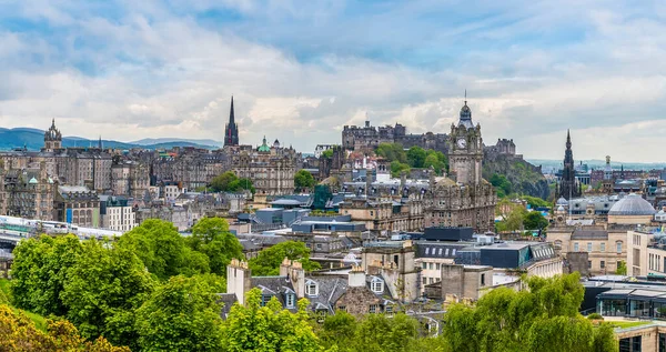 Uma Vista Topo Calton Hill Através Centro Edimburgo Escócia Dia — Fotografia de Stock