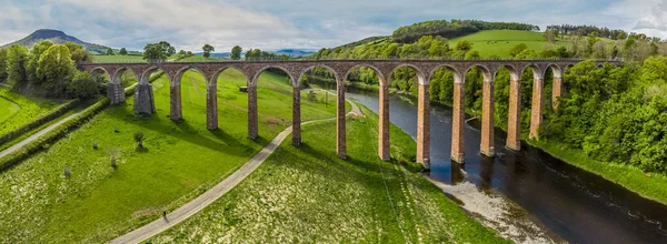 夏天的日子里 苏格兰徒步高架桥的空中景观 — 图库照片