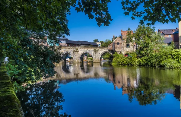 Ein Von Bäumen Umrahmter Blick Auf Die Elvet Bridge Durham — Stockfoto