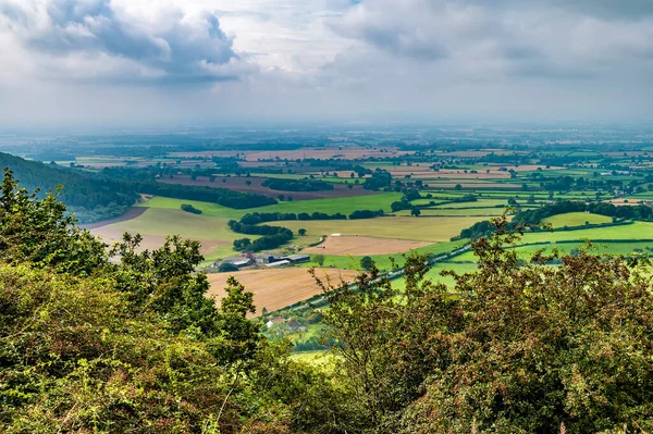 Yazın İngiltere 'nin Yorkshire kentinde Sutton Bank' ın fırtına bulutları yaklaşırken görüntüsü