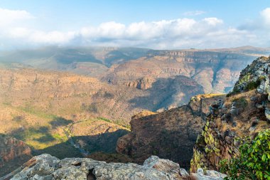 Baharda Blyde Nehri Kanyonu 'nun orta kesimine doğru bir manzara, Mpumalanga, Güney Afrika