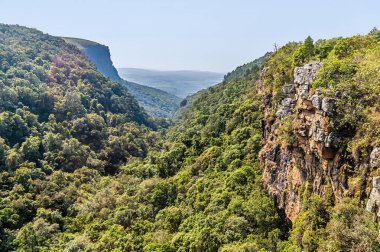 Graskop, Güney Afrika 'daki vadinin uzunluğundan bir manzara