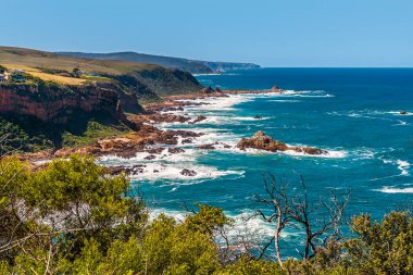 West Head Burnu 'ndan bir manzara engebeli kıyı şeridi boyunca doğu kıyısı tarafında, Güney Afrika' da ilkbaharda