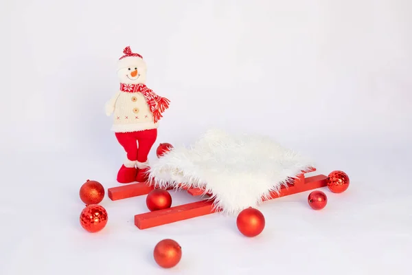 Accesorios Navidad Trineo Rojo Muñeco Nieve Espacio Para Texto —  Fotos de Stock