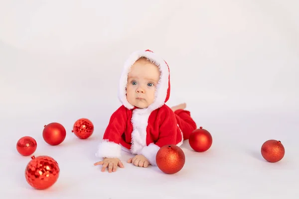 Petit Enfant Trouve Dans Costume Père Noël Sur Fond Blanc — Photo