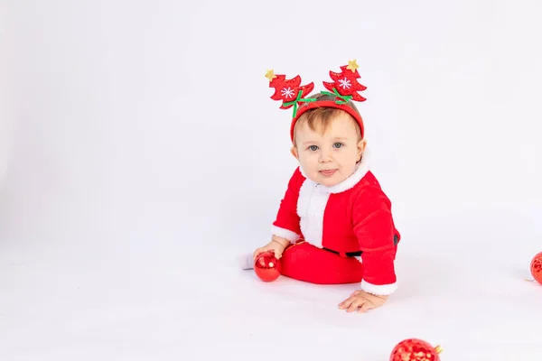 Enfant Costume Père Noël Avec Des Boules Noël Rouges Sur — Photo