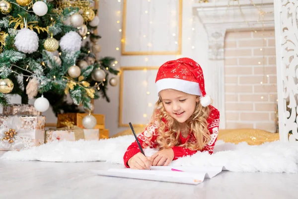 Kid Girl Writes Letter Santa Claus Christmas Tree Concept New — Stock Photo, Image