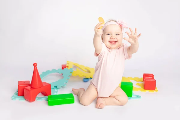 Bebé Feliz Jugando Con Cubos Sobre Fondo Blanco Aislado Espacio — Foto de Stock