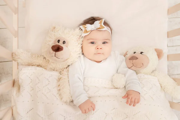 Bebé Tiene Seis Meses Una Cuna Traje Cuerpo Blanco Con — Foto de Stock