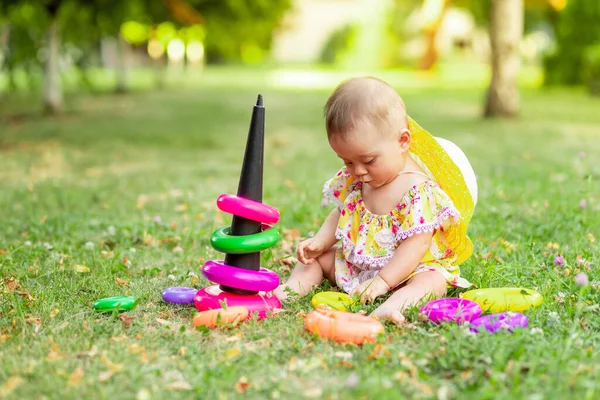 Baby Girl Playing Pyramid Lawn Summer Play Fresh Air Concept — Stock Photo, Image